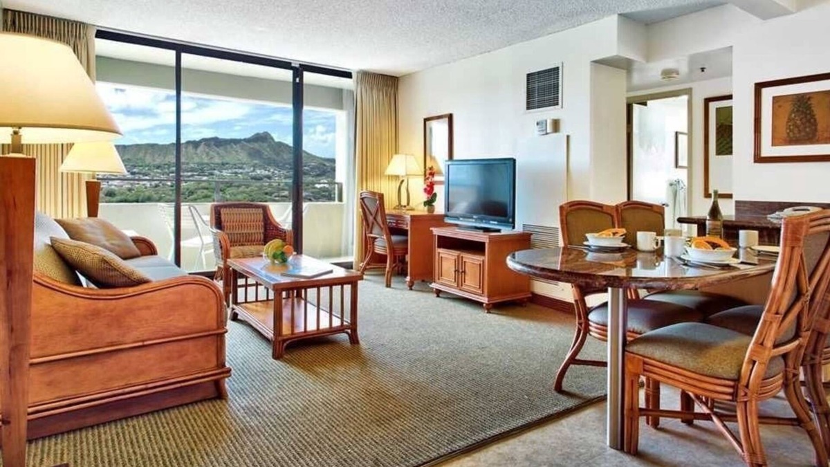 Honolulu Condo | Dlx 1 br Waikiki Condo Rental.Sleeps 5/Lovely views. Waikiki Beach!