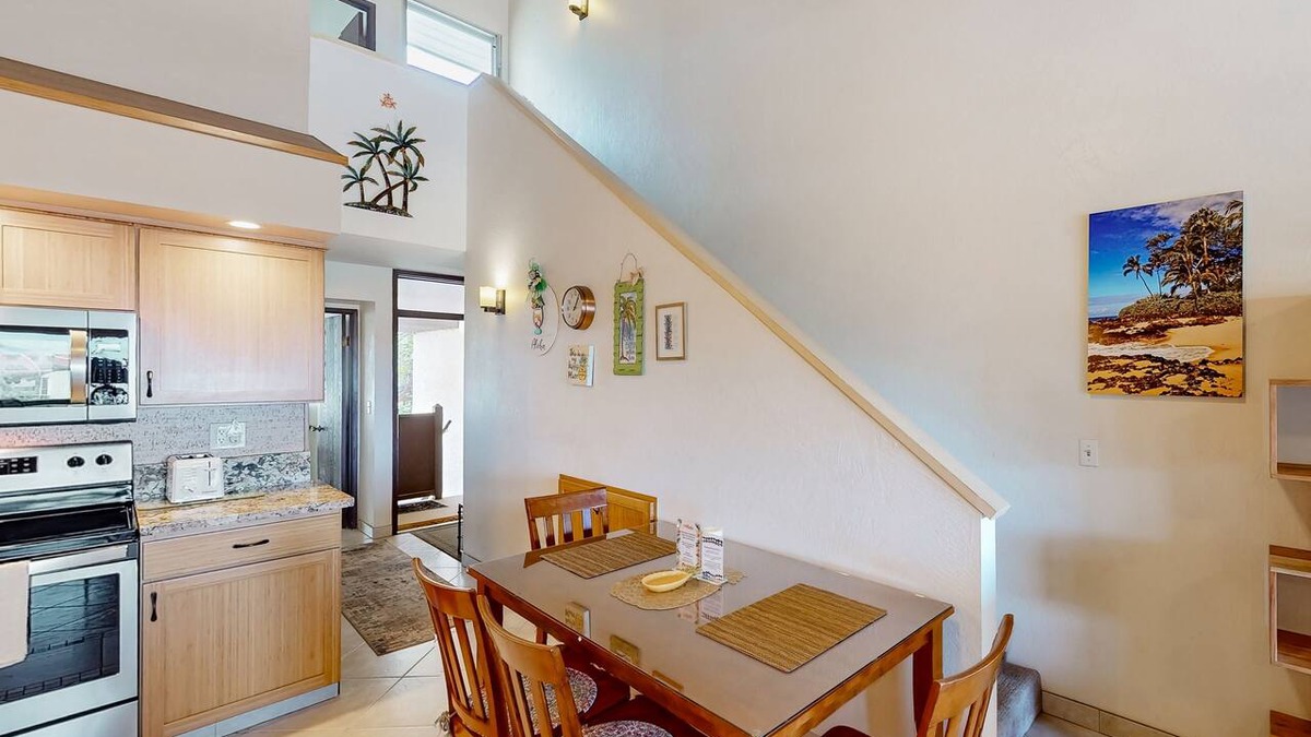 Kihei Condo | Dog-friendly condo with furnished lanai & washer/dryer plus pool & tennis