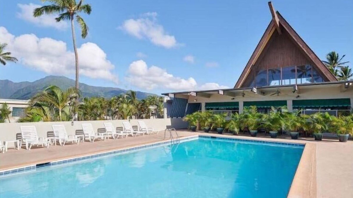 Kahului Apartment | Double-Bed Room w/WiFi & Views of Courtyard & Tropical Gardens