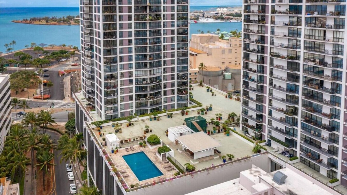 Downtown Honolulu Apartment | Downtown Honolulu Condo | AC W/D Parking