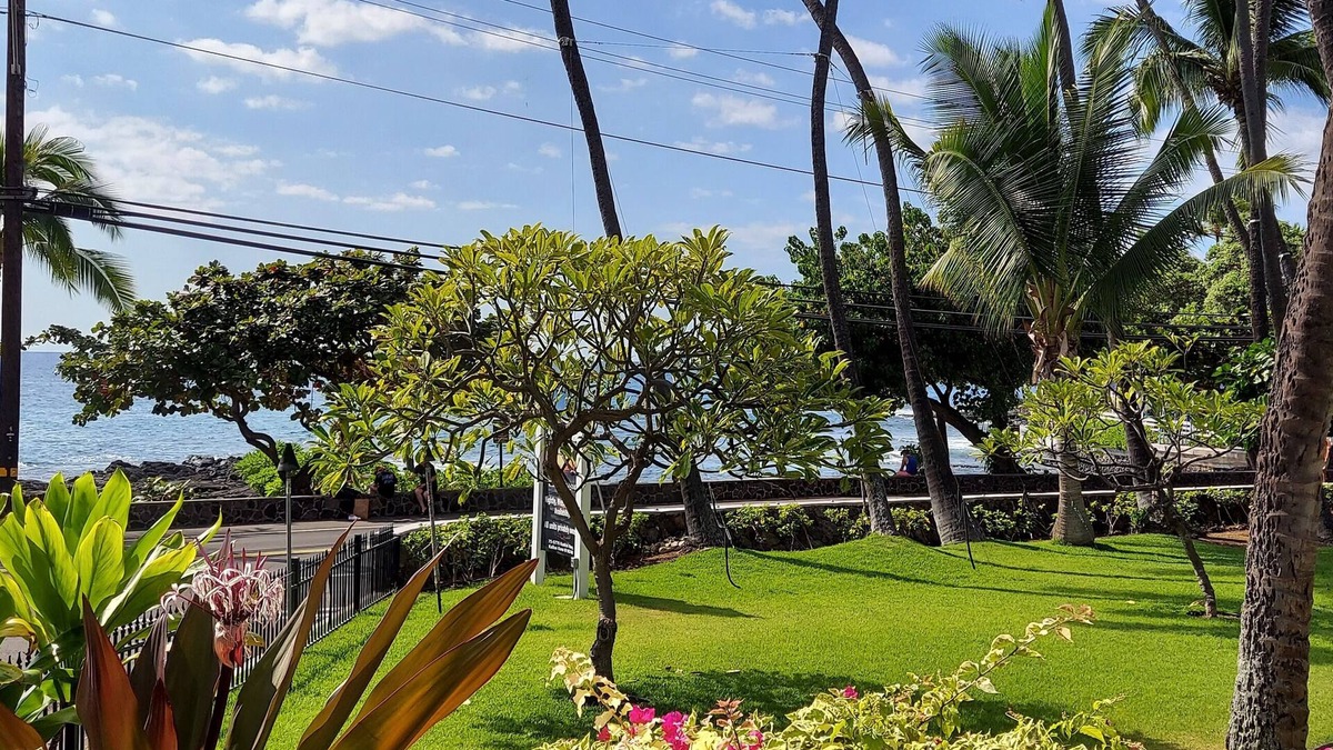 Historic Kailua Village Condo | Downtown Kona. 250 feet from your toes in the water with an unobstructed view!