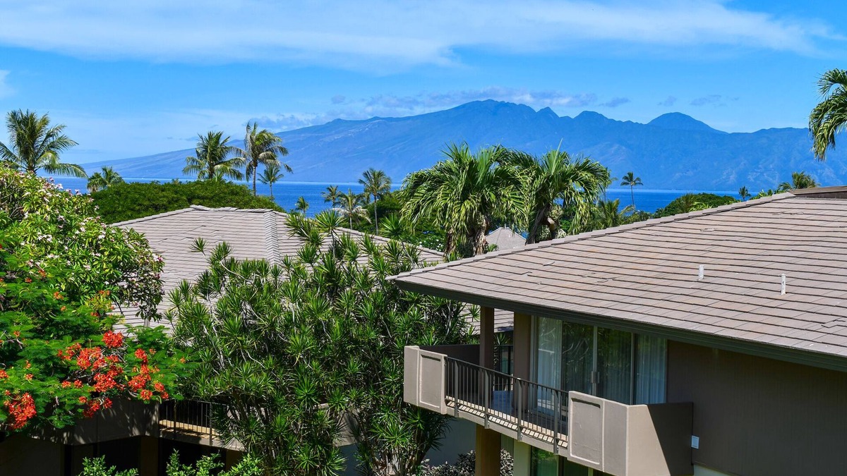 Kaanapali Apartment | E206 FANTASTIC Ocean and Pool View from your Lanai!