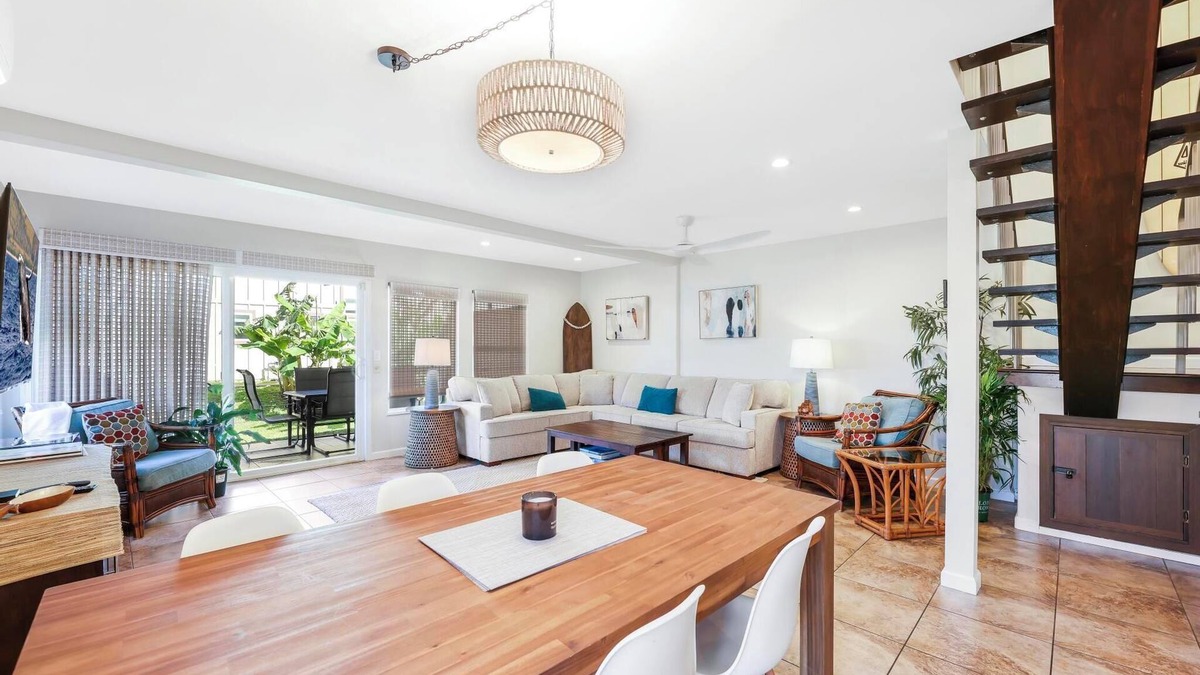 Downtown Lahaina House | Elegant Island Retreat | Remodeled 2BR/3BA Townhome | A/C | Sleeps 7