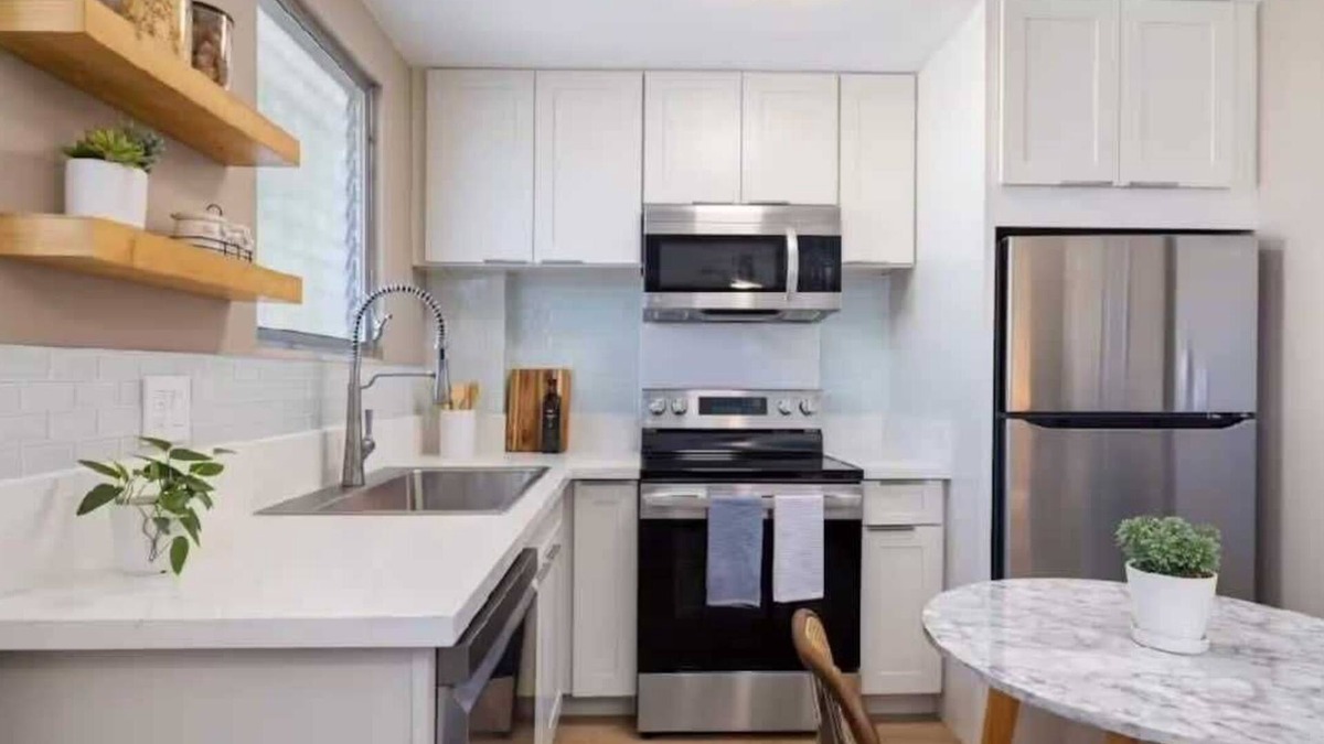 McCully - Moiliili Apartment | Elevated Modern 1 Bedroom Honolulu Haven, Renovated w/AC