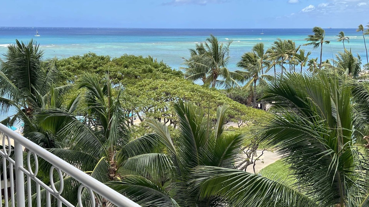 Waikiki Condo | Enjoy beaches, Gorgeous sunset at Waikiki Shore 0612 w/nearby parking