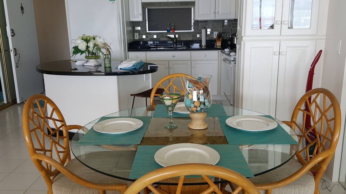 Diamond Head - Kapahulu - St. Louis Condo | Enjoy Beachside Living! Relax at the Popular Colony Surf #602