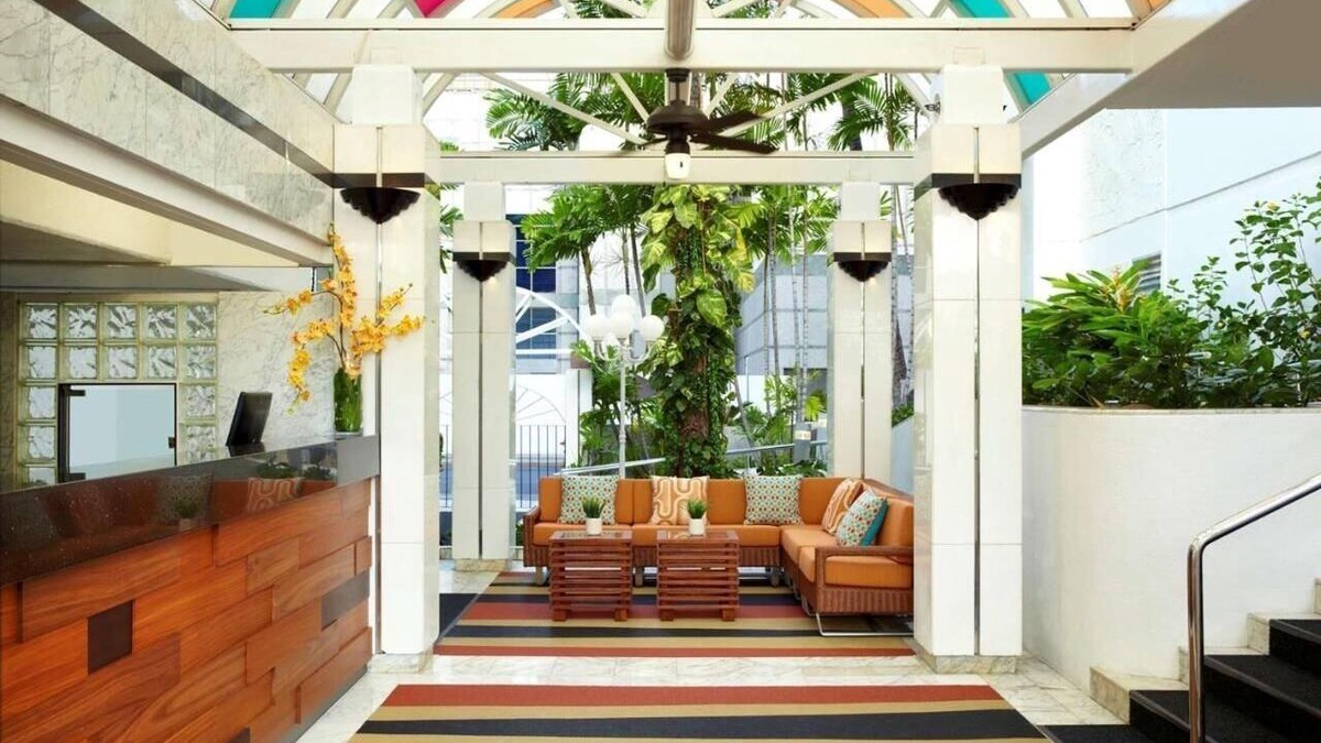 Waikiki Hotel | Enjoy Complimentary Breakfast | 3 Relaxing Rooms | Outdoor Pool