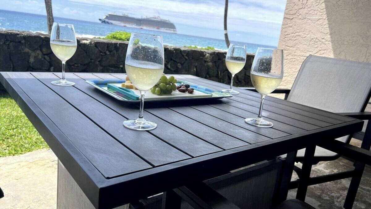 Historic Kailua Village Condo | Enjoy Water's Edge Hale