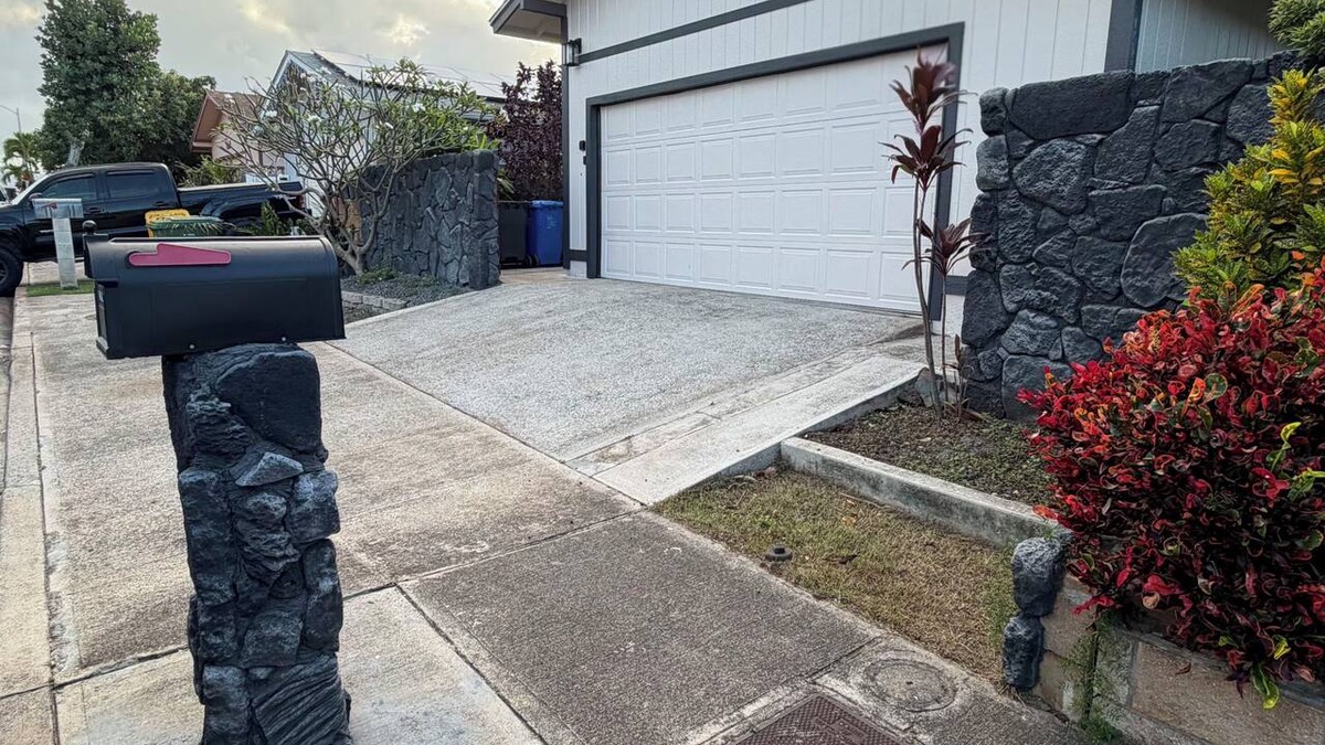 Village Park House | Enjoyable 3-bedroom house with AC in Wonderful Kunia