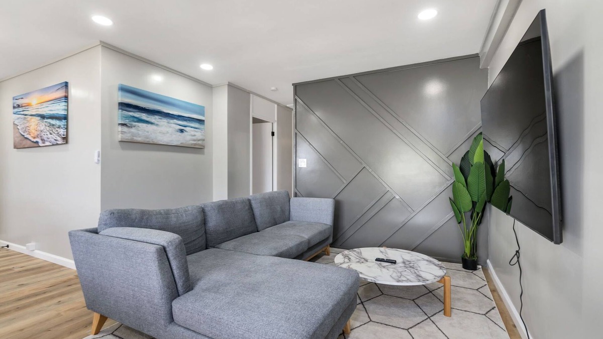 Ewa House | Ewa Beachside 3BR - Upto 6, WiFi, AC + Golf & Shop