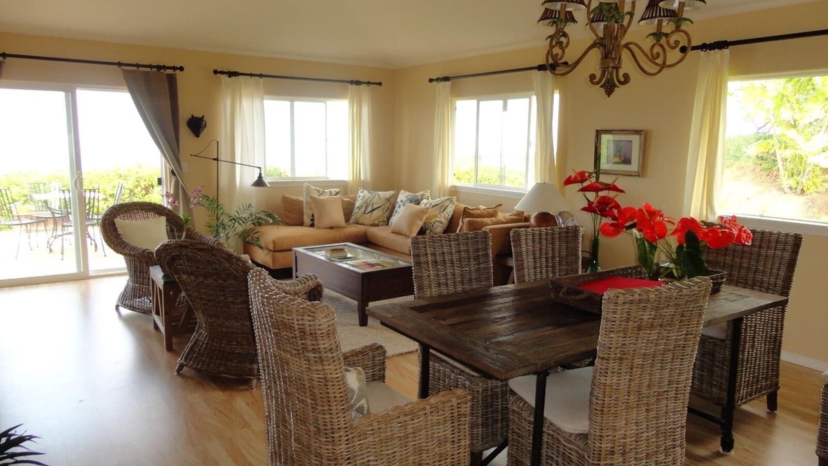 Kailua-Kona House | Excellent Long Term Rental (6 MONTH MIN.)5 min. to Kona. Immaculate property.