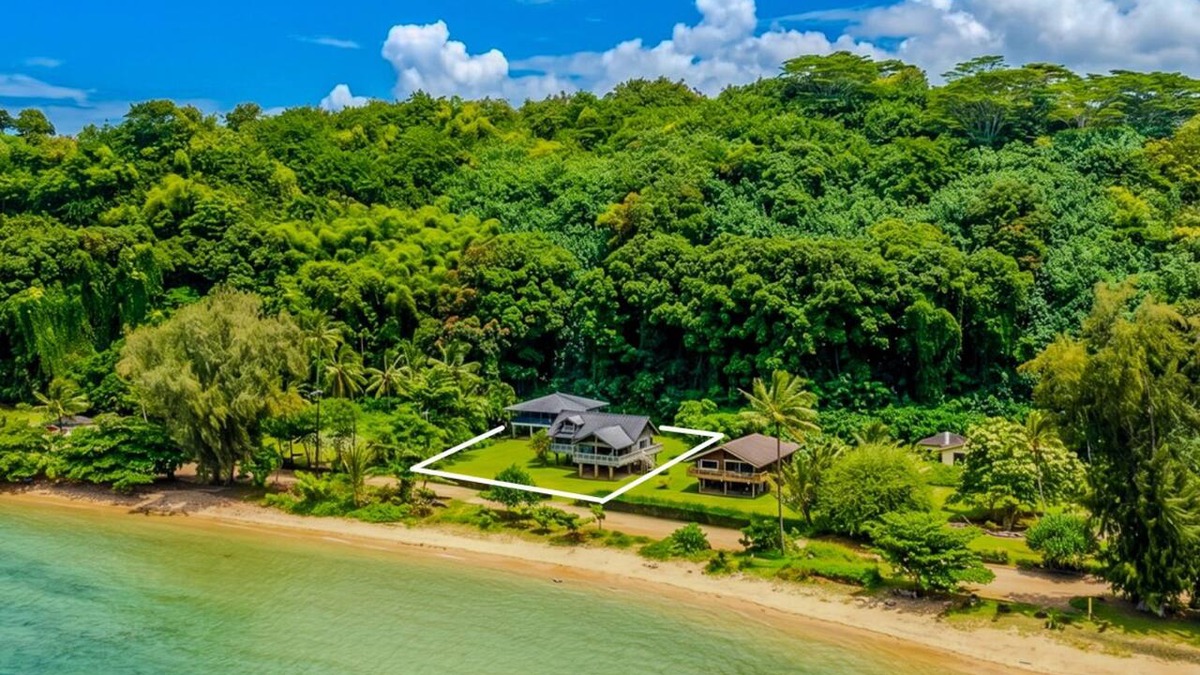 Kilauea House | Fabulous 3-bedroom house in enchanting Anini for your getaway