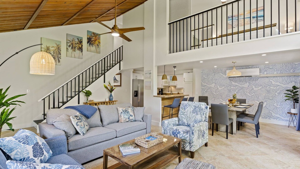 Kihei Condo | Family friendly condo, bright and beachy, walk to the beach! AC, pool, hot tub!