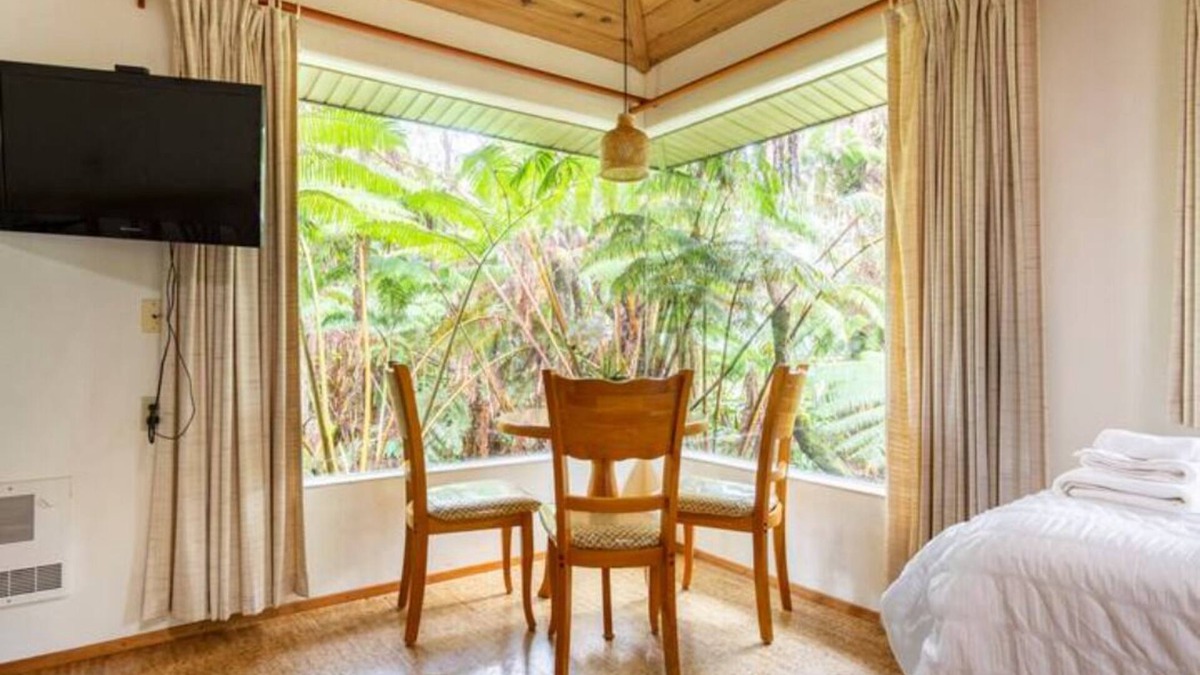 Volcano Cabin | Family Getaway in Volcano sleeps 4