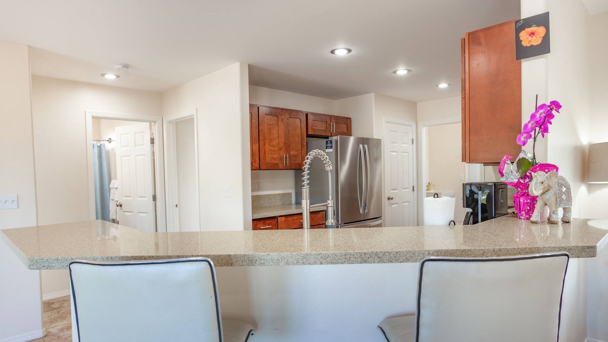 Keaau House | Fantastic vacation home with large lanai, private washer/dryer, and WiFi