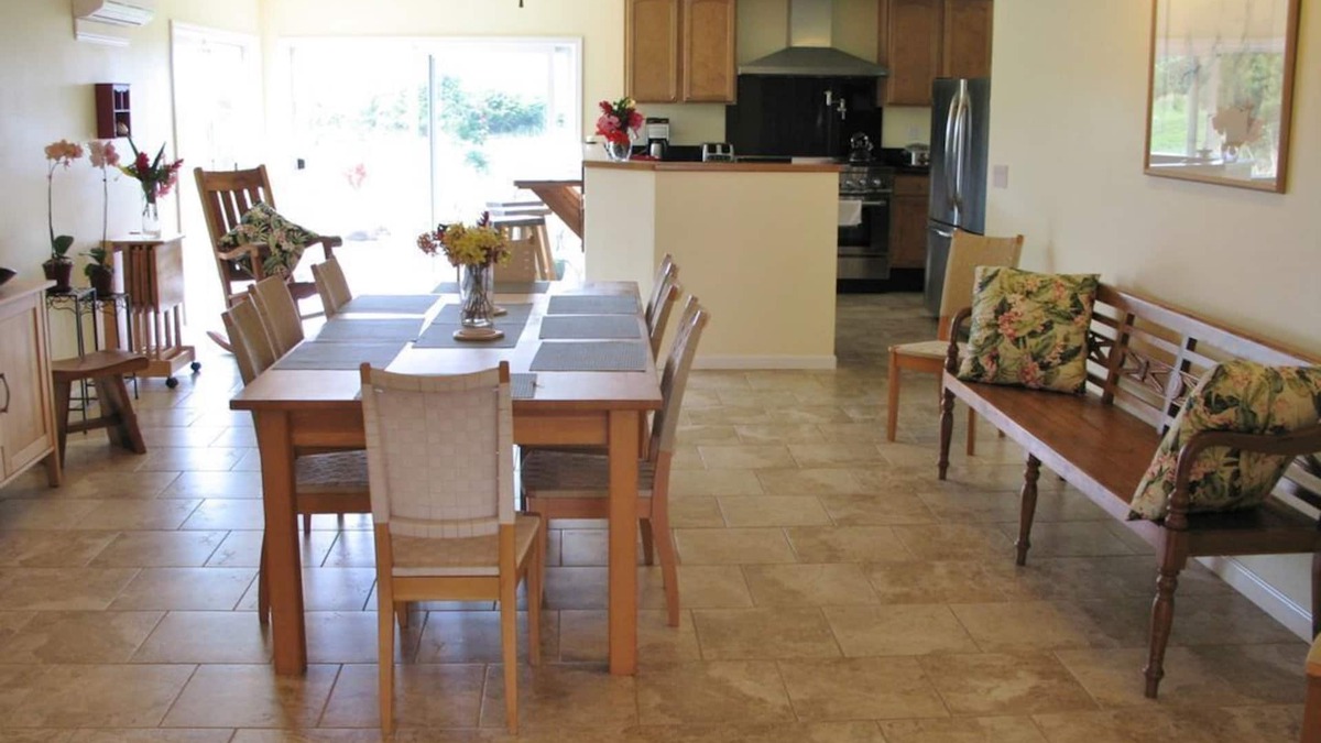 Pepeekeo House | Five or more Bedroom House, Perfect for Families and groups