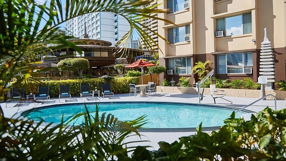 Ala Moana House | For the Whole Family! Onsite Pool, 2 Great Units, Pet-Friendly Property