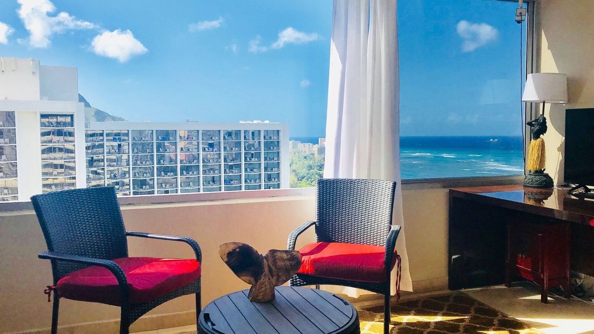 Waikiki Condo | Foster Twr 2504A NEW REMODEL 1 BR/1BA 25th FLOOR Panoramic View Ocean & Mountain
