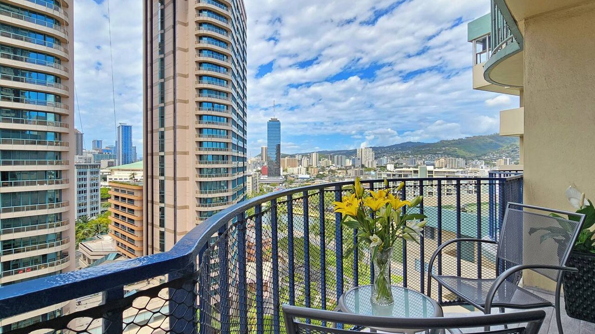 McCully - Moiliili Condo | Free Parking, Beach Gear Included, 2BR 1BA in Waikiki