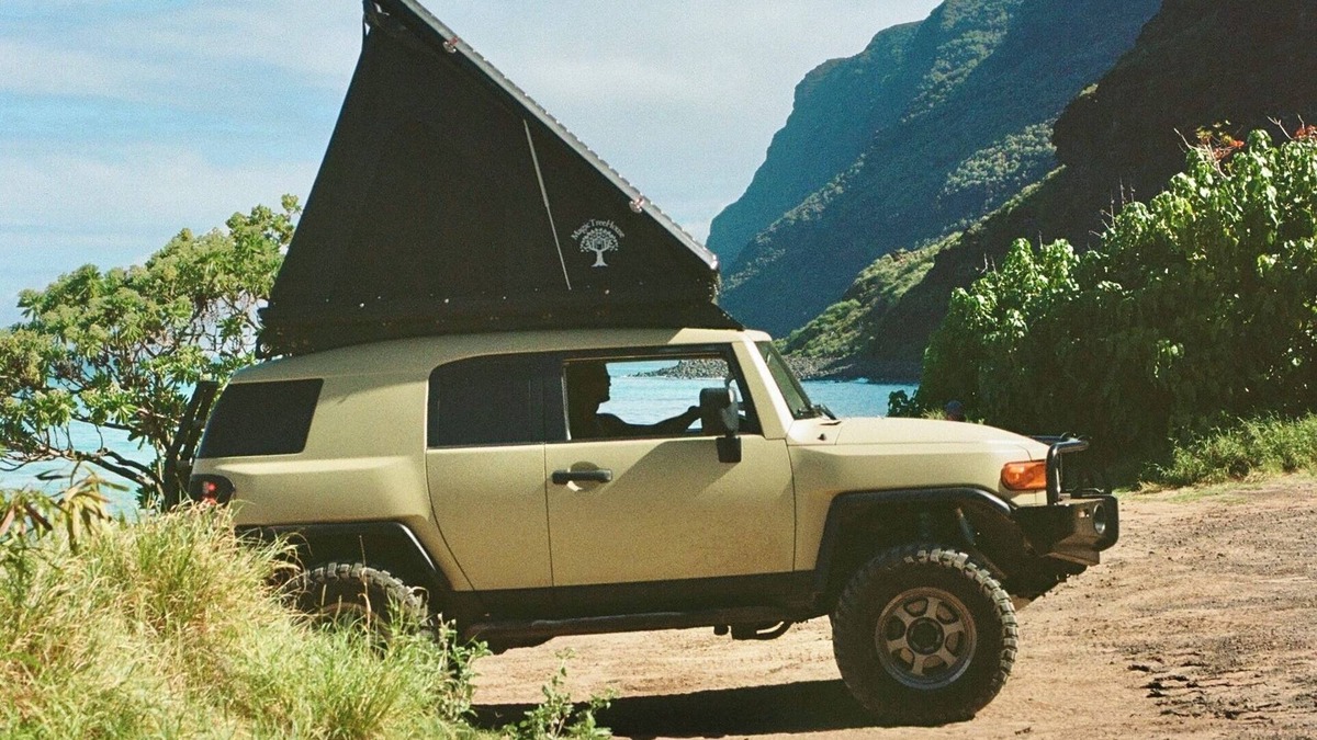 Wailua House | Fully Decked Lifted 4WD All Tan FJ Cruiser!
