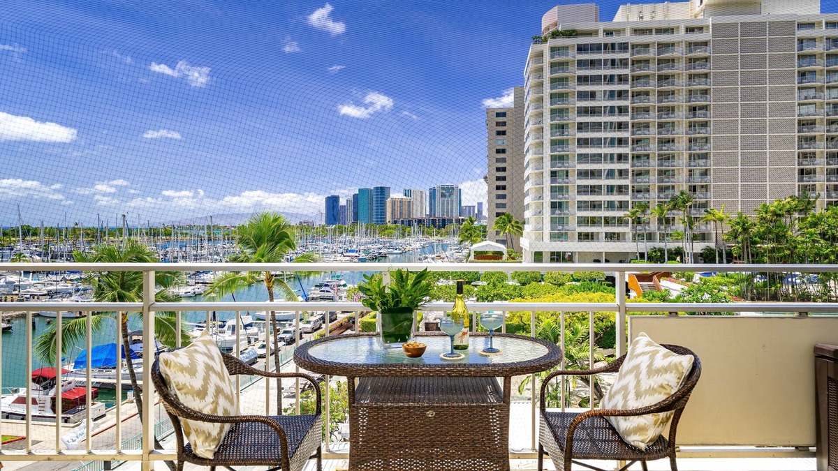 Waikiki Condo | Fully Remodeled 2025 with Marina View! Full Kitchen, FREE Parking & Wi-Fi!