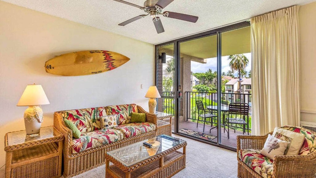 Kihei Condo | Fun island vibe! Private lanai, Full Kitchen, Flat Screen TV, Air Conditioning, WiFi- Kamaole Sands