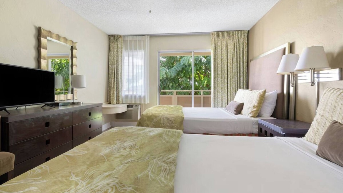 Wailua Hotel | Garden Oasis: Reconnect with Nature! Room w/Balcony! 3 Outdoor Pools + Parking