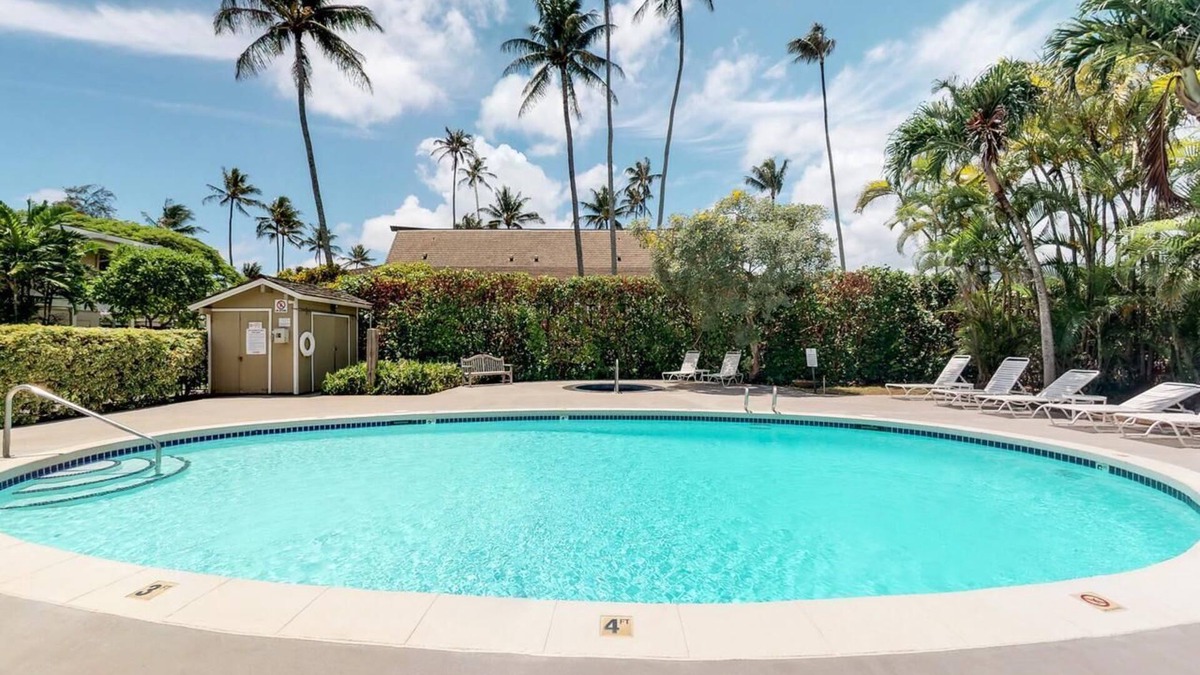 Wailua Hotel | Garden View 1BR Suite with Outdoor Swimming Pool & Parking Included