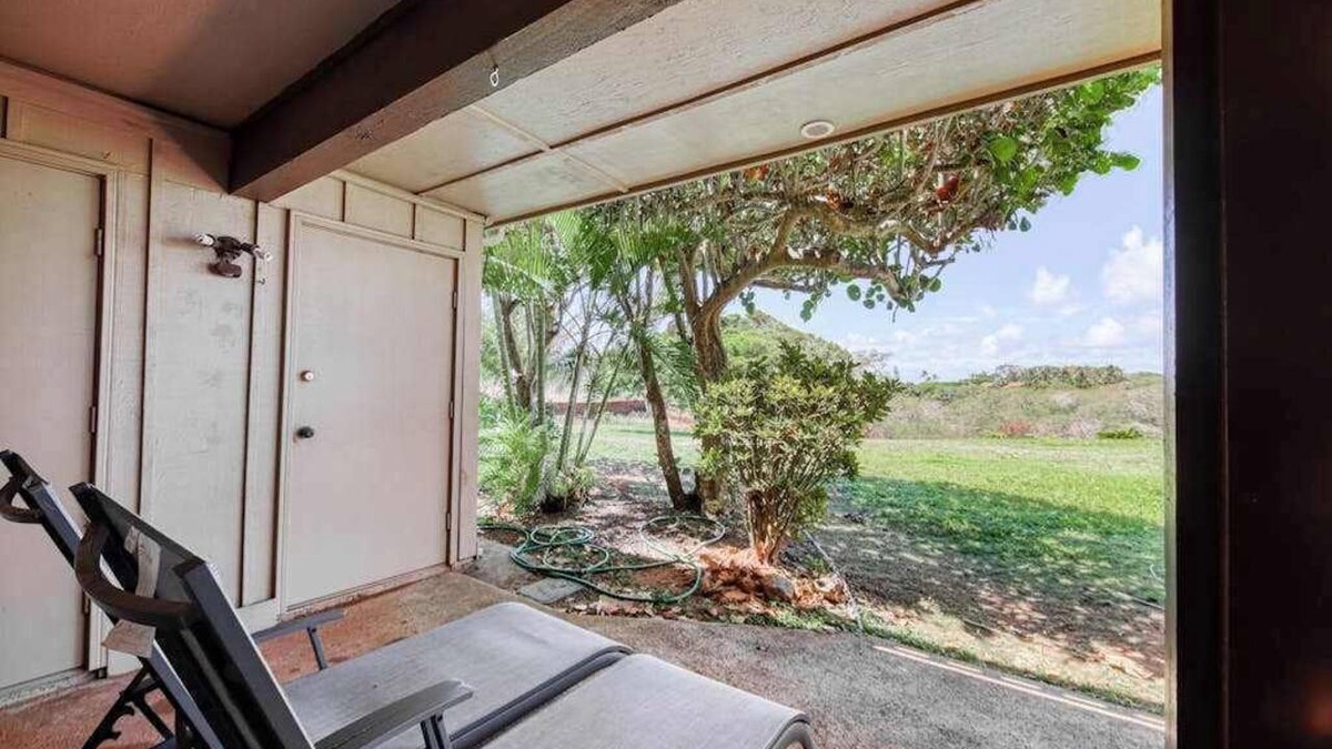 Maunaloa Apartment | Garden-View Molokai Condo with Lanai, Pool & Walk to Beach