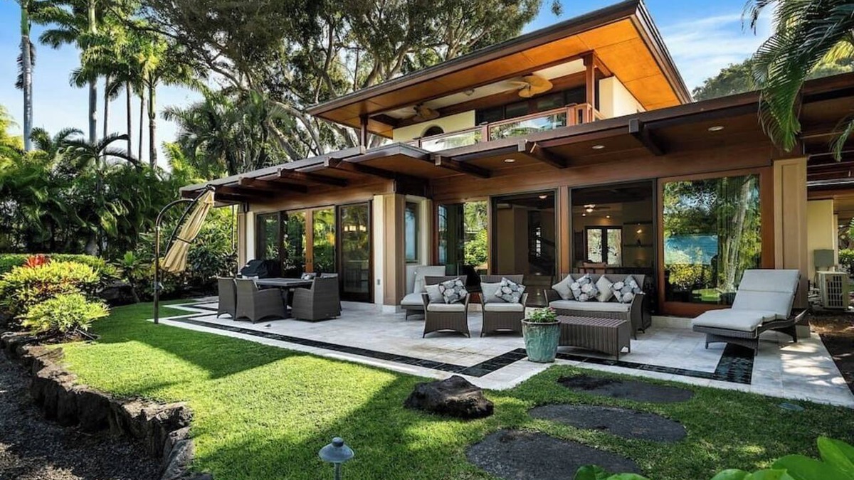 Kailua-Kona Villa | Gated Oceanfront Kona Villa w/Pool, AC & Tennis | Sunset Views | Steps from .