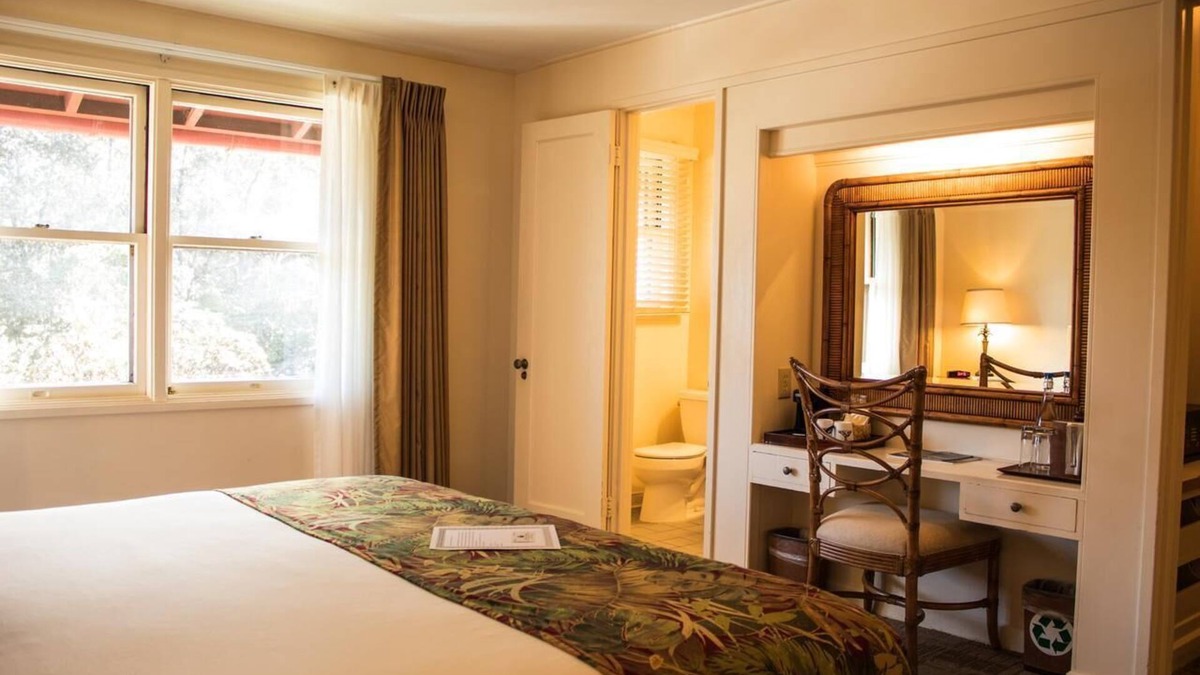 Volcano Hotel | Get Ready for Blissful Getaway! Two Comfy Units for 4! Free Parking!
