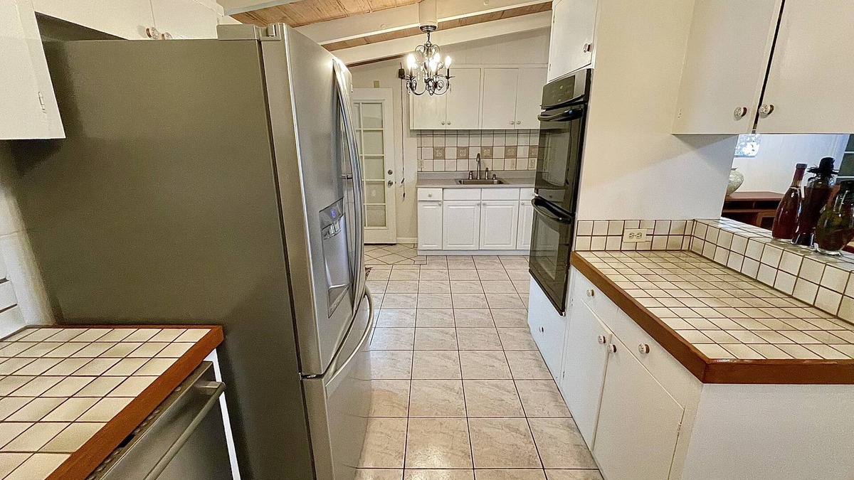 Manoa House | Glamorous 5BR Home near Waikiki