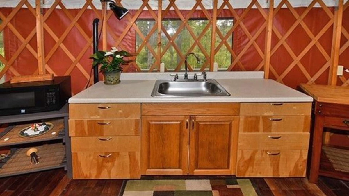Hawaiian Acres Cottage | "Glamping" at its finest with wrap around lanai and jetted tub