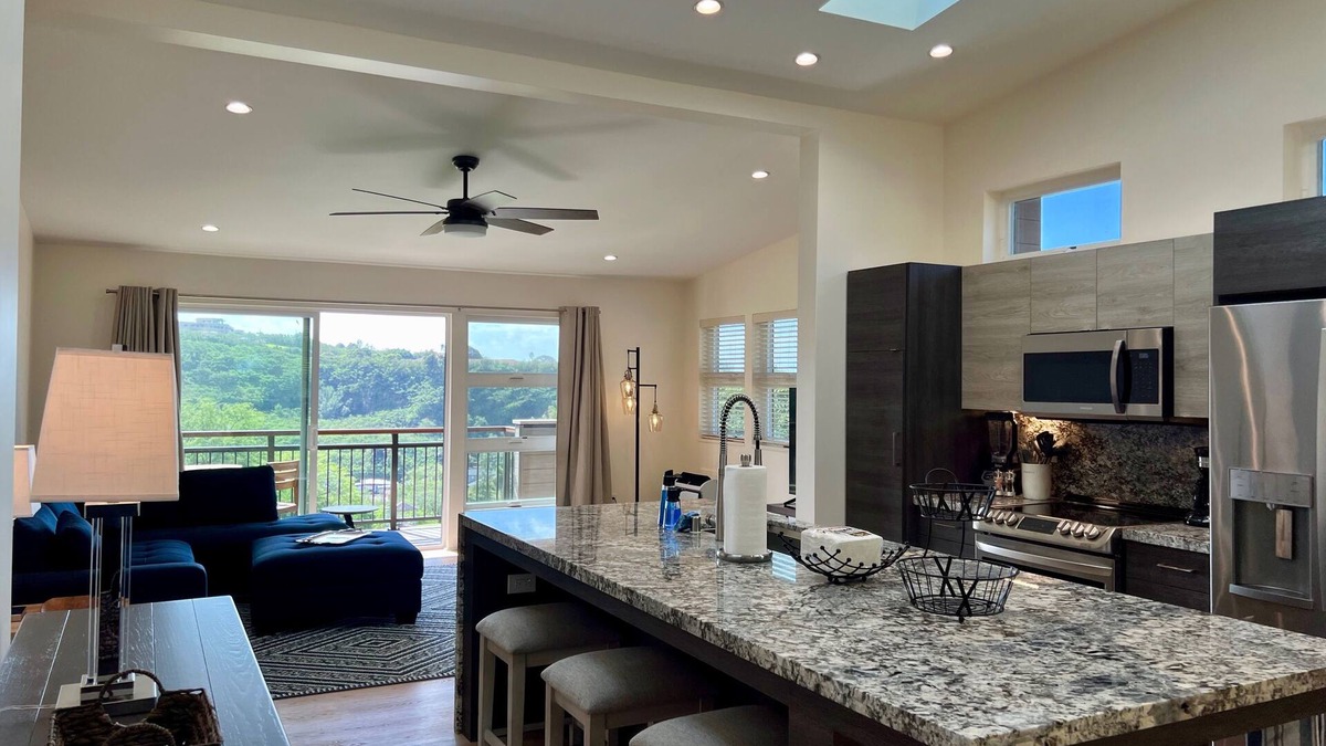 Moanalua House | GOLF CRSE FRNTG. HOME "D", SOLAR & TESLA B/U. DIG. NOMADS STAY CONNECTED/ON-LINE