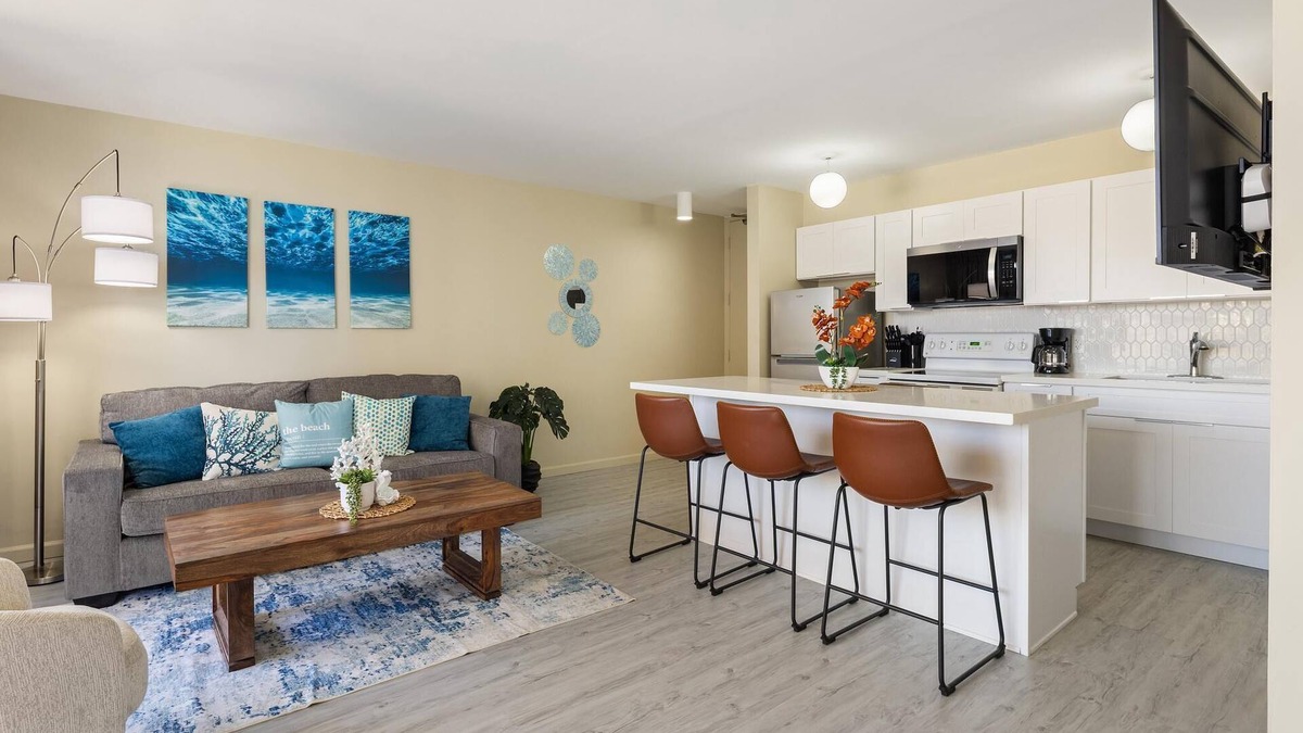 Waikiki Condo | Gorgeous 1 Bdrm Waikiki Banyan Partial Ocean View T1