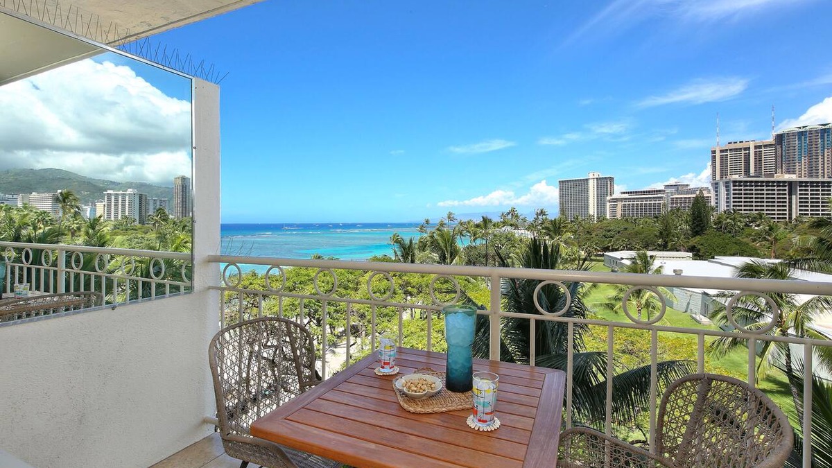 Waikiki Condo | Gorgeous Ocean & Park Views! Full Kitchen! Steps to Beach!