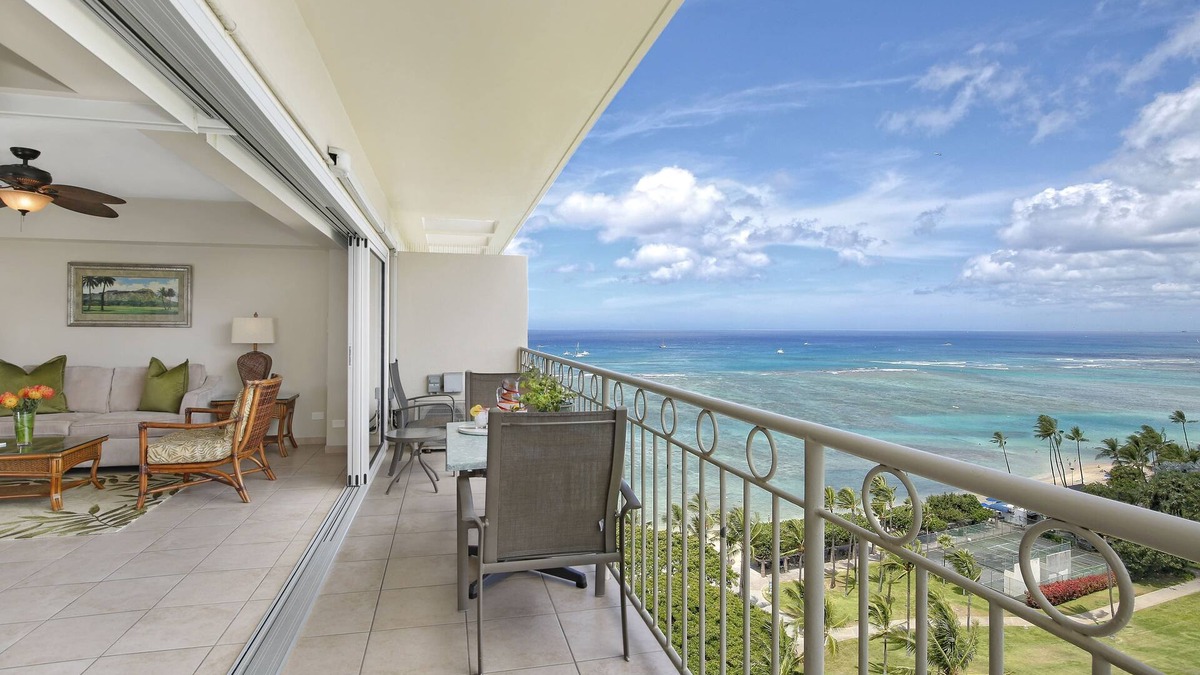 Waikiki Condo | GORGEOUS OCEAN VIEW and Sunsets! Full Kitchen, Washer/Dryer, Wi-Fi, Sleeps 4.