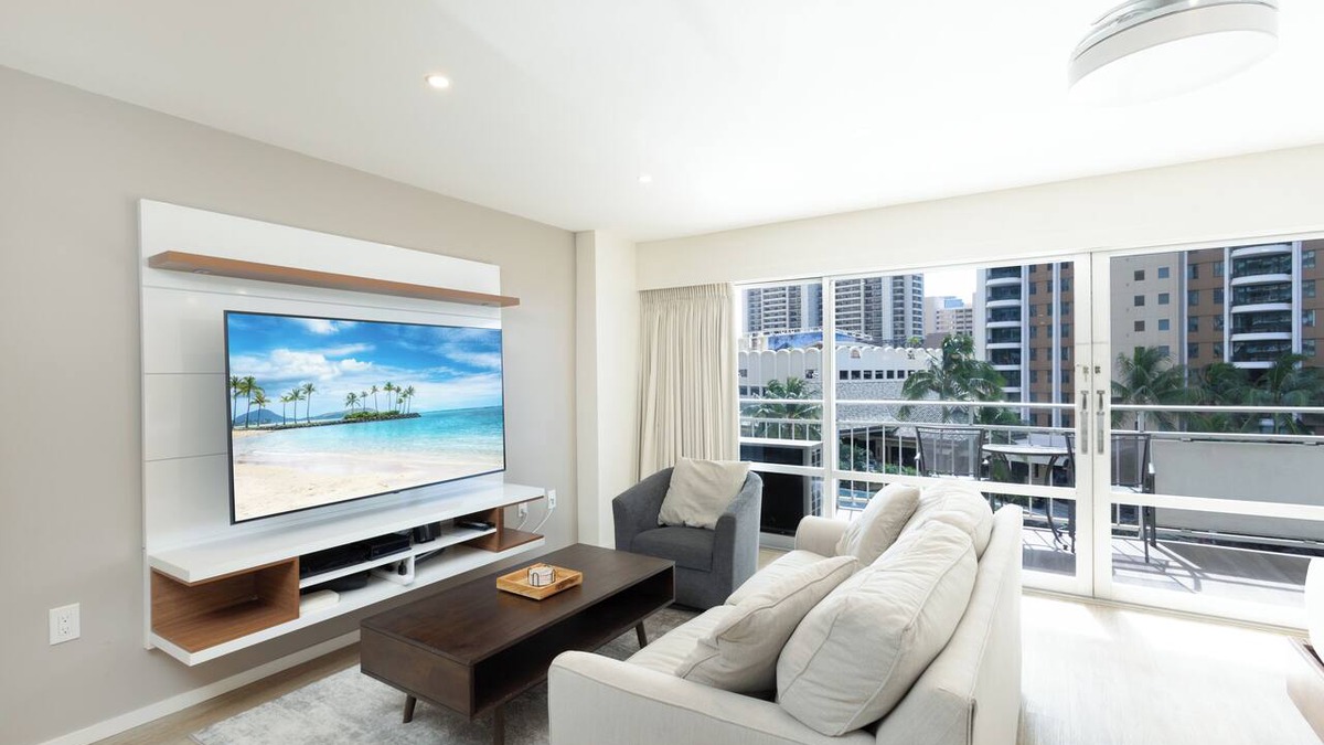 Waikiki Condo | Great Location In Wakiki! Amazing Ocean Views from your private lanai!