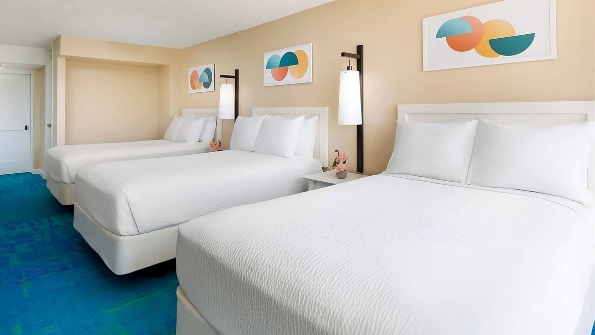 Waikiki Hotel | Great Relaxing Overnight Stay! 4 Diamond Head View Units, Beachfront, Pool