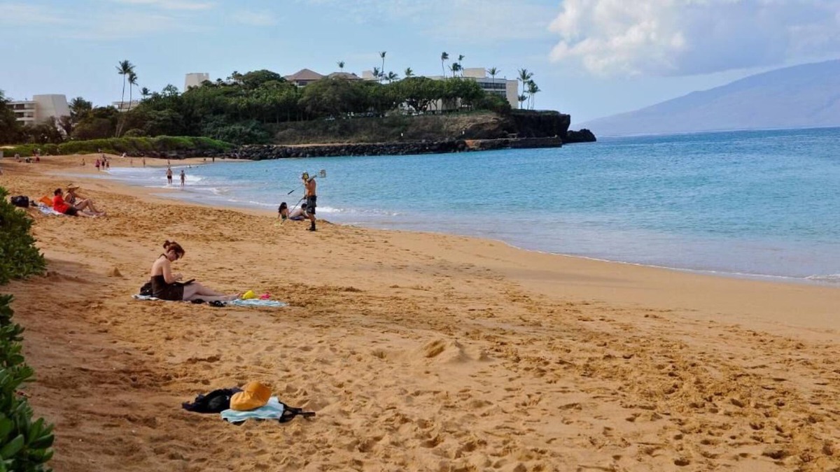 Kaanapali House | Great Relaxing Overnight Stay! 2 Ocean Front Units, w/ Balcony! Parking, Pool