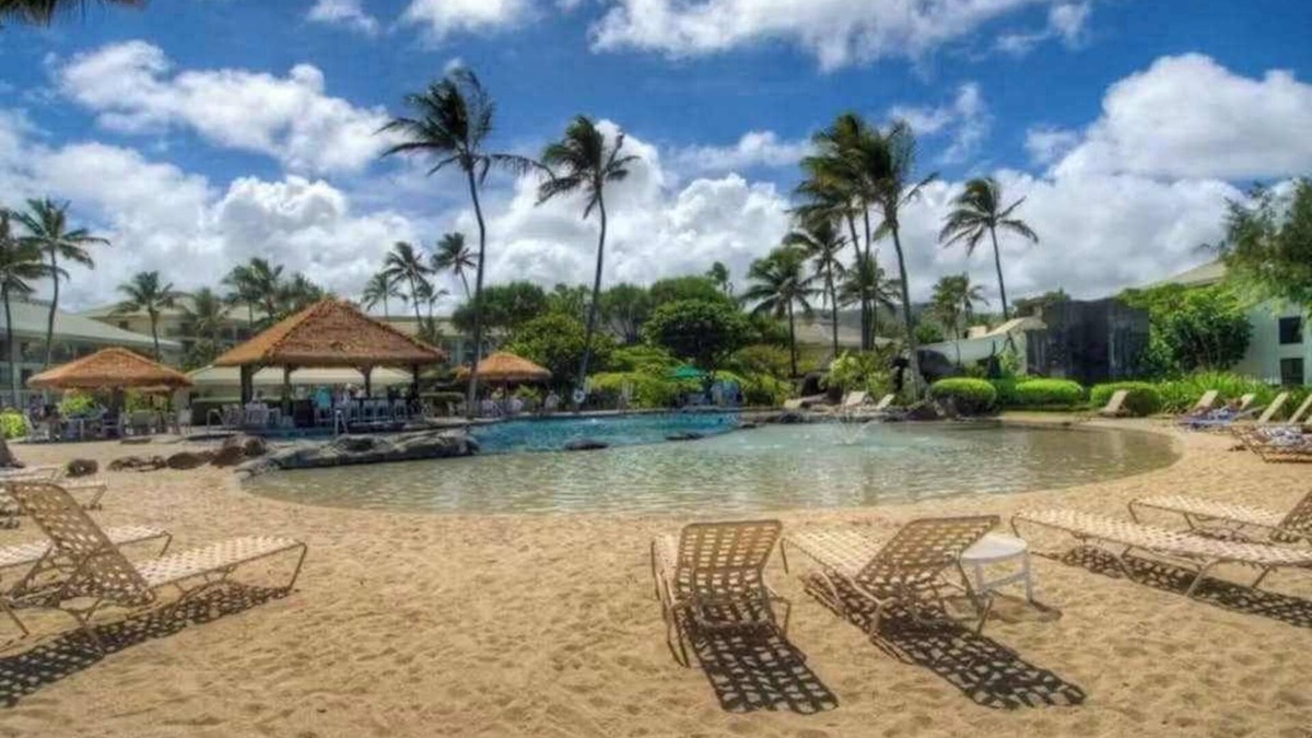 Hanamaulu Apartment | Ground-Floor Lihue Studio Near Ocean with Pools, Gym & Spa
