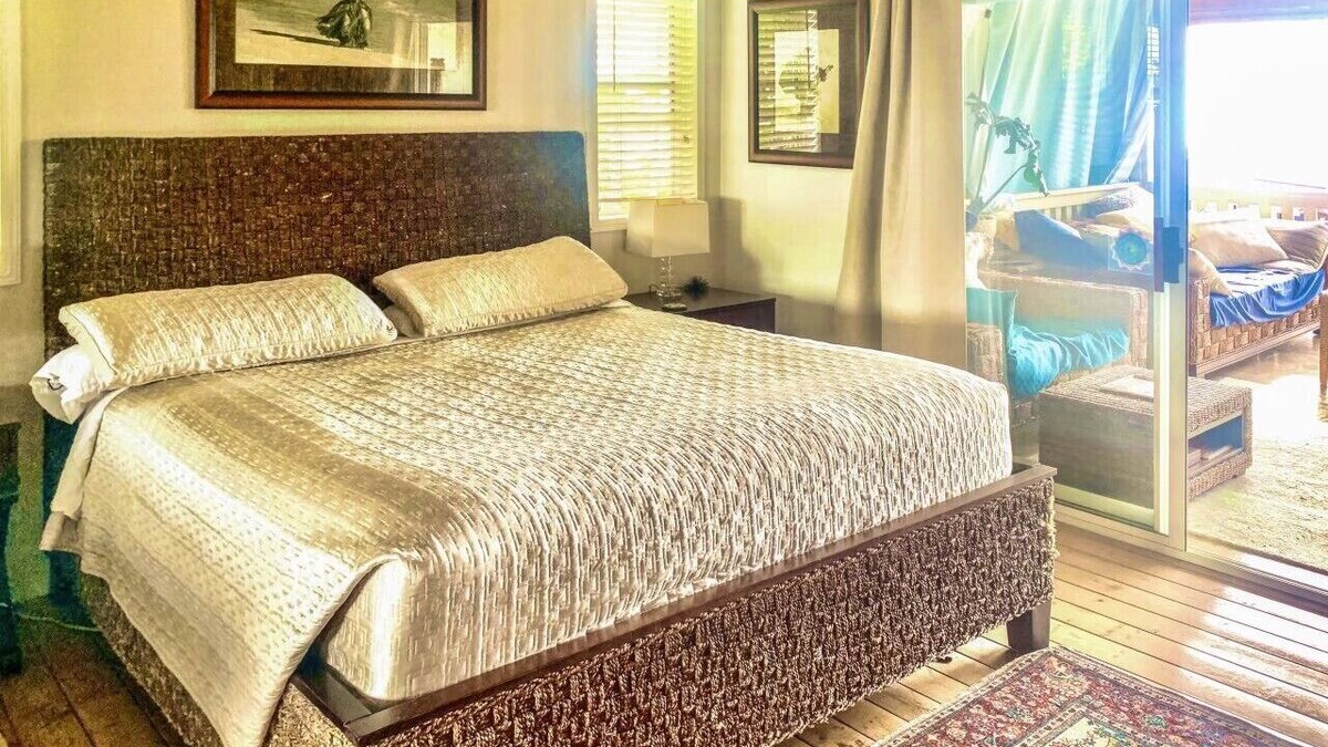 Kailua-Kona Bed & Breakfast | Hale Akala - Kona Sunset Suite (Private Bathroom)