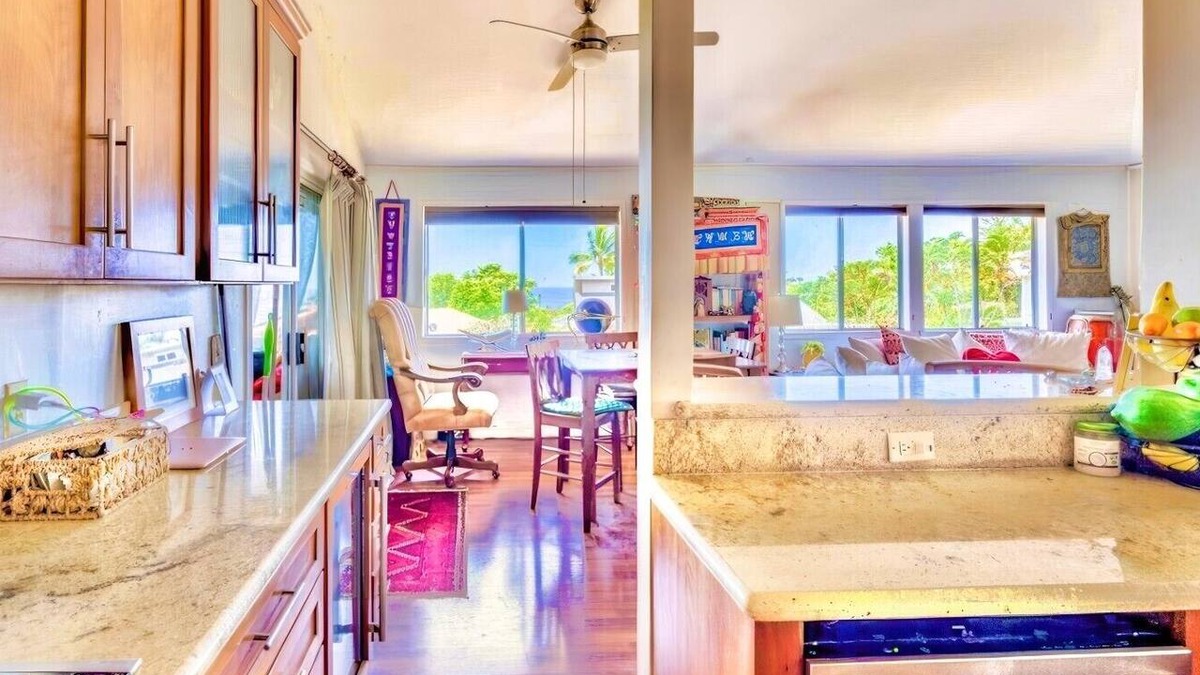 Kailua-Kona Bed & Breakfast | Hale Akala - Kona Sunset Suite (Private Bathroom)