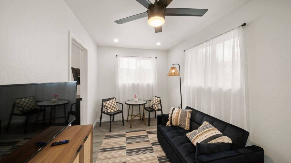 Hilo House | Hale Hideaway - 2 bed/1 bath