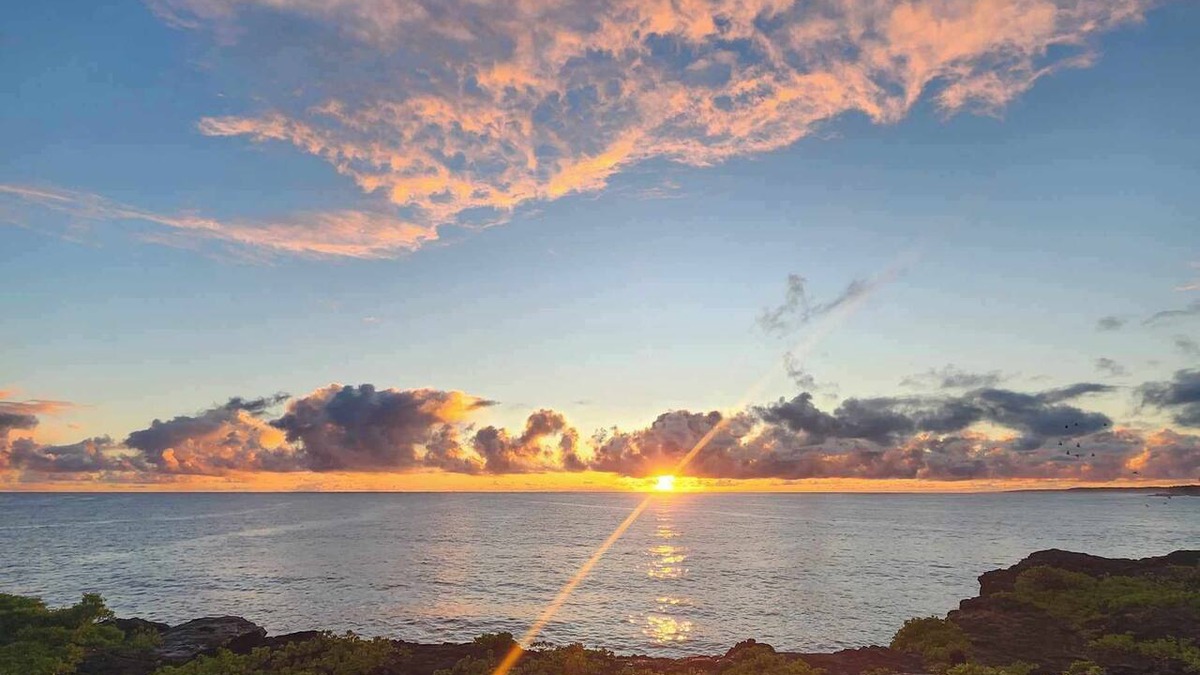 Keaau House | Hale Kailani - Perfect Oceanfront Cottage for Relaxing Stays - Sunrise Views