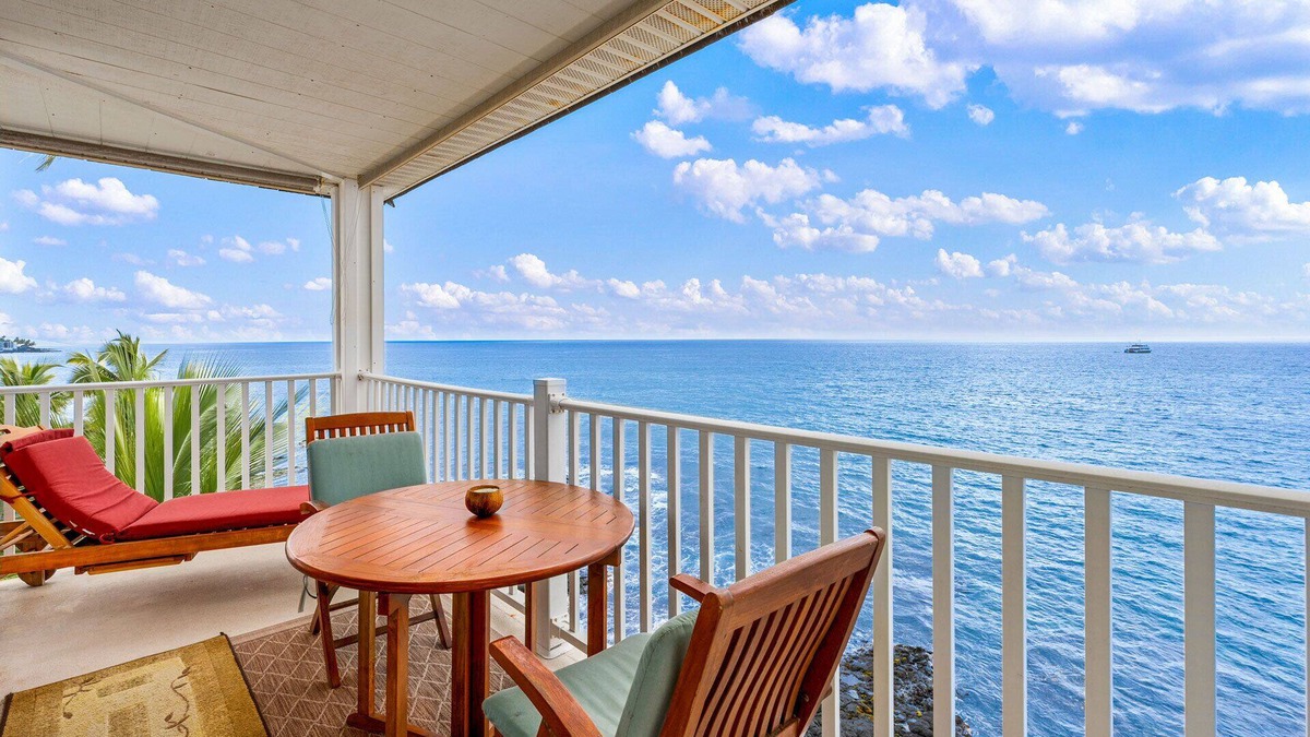 Kailua-Kona Condo | Hale Kona Kai 401 - Absolute oceanfront condo with wrap around lanai