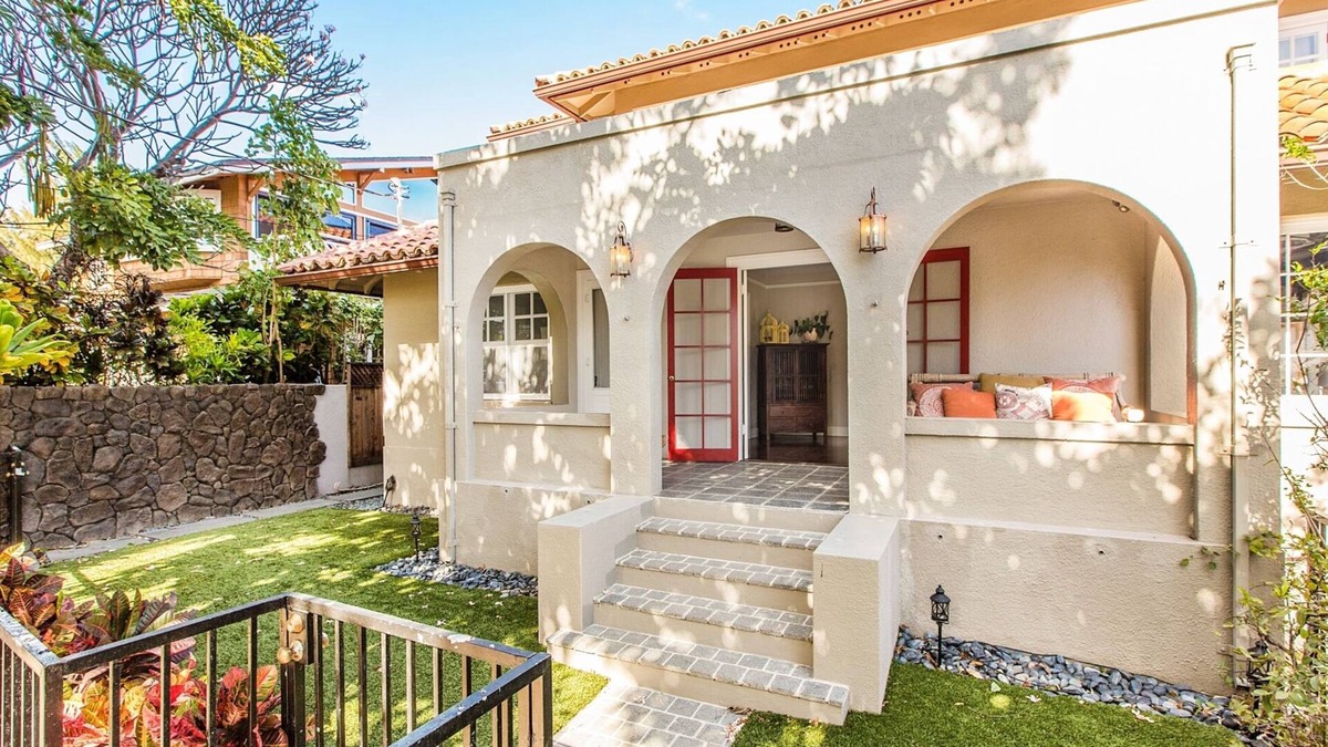 Diamond Head - Kapahulu - St. Louis House | Hale Mahie by Gather: Spanish Colonial Historic Home w/Ocean Views & AC