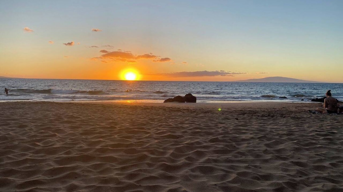 Kihei Condo | Haleakala Shores B512: Luxe top-floor with dual master suites. Steps to beach.