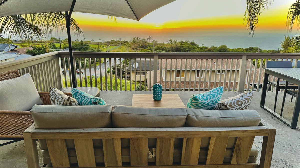 Kealakekua House | Halekii Sunset – Sweeping 180° Ocean Views | Newly Renovated Tropical Retreat