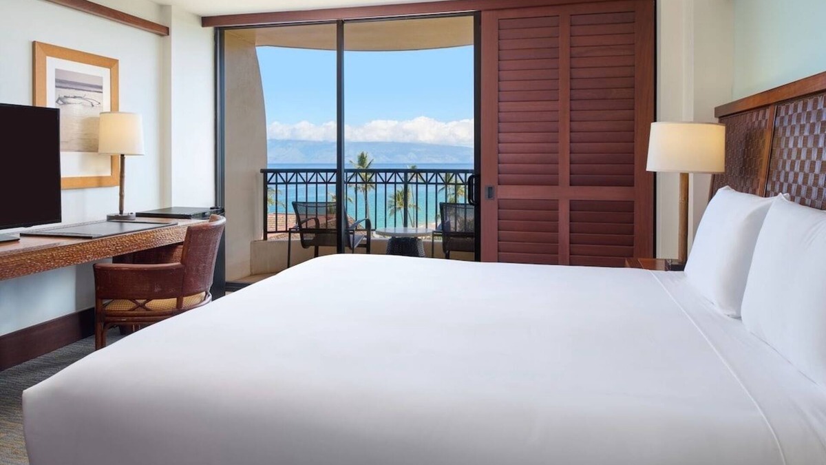 Kaanapali House | Hawaiian Dream Vacation! Beachfront Setting, Outdoor Pool, Parking